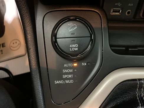 Used 2014 Jeep Cherokee Latitude w/ Cold Weather Group image 23