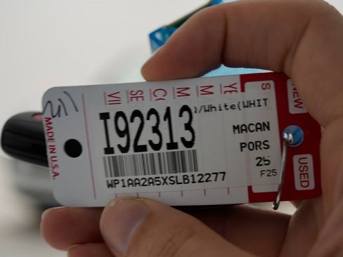 New 2025 Porsche Macan image 1