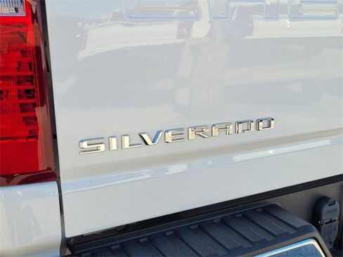 Used 2024 Chevrolet Silverado 2500 LT w/ Z71 Off-Road Package image 12