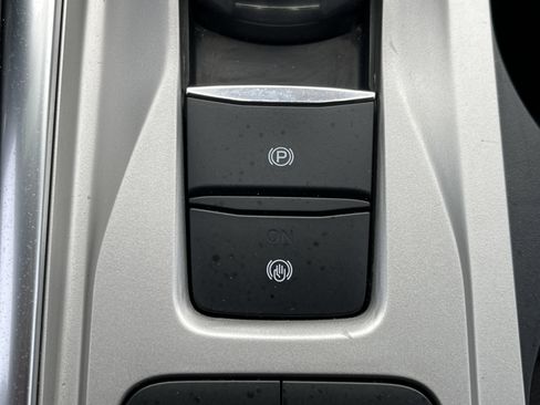 Used 2022 Ford Explorer XLT w/ Equipment Group 202A image 9