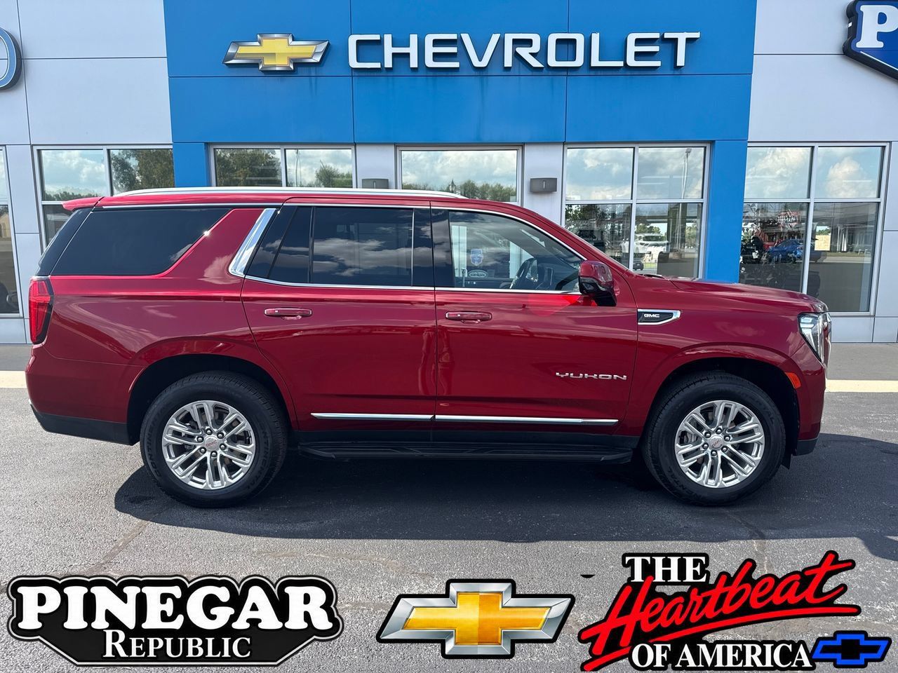 Certified 2024 GMC Yukon SLT w/ SLT Luxury Package AWD/4WD image 1