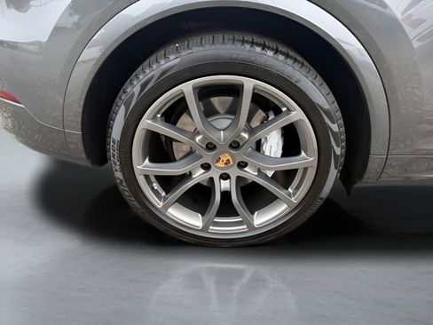 Used 2022 Porsche Cayenne Turbo AWD/4WD image 36