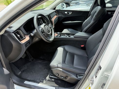 Used 2023 Volvo XC60 B5 Plus w/ Climate Package AWD/4WD image 6