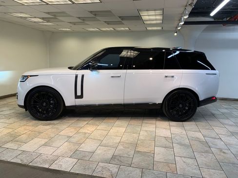 Used 2023 Land Rover Range Rover Long Wheelbase SE AWD/4WD image 4