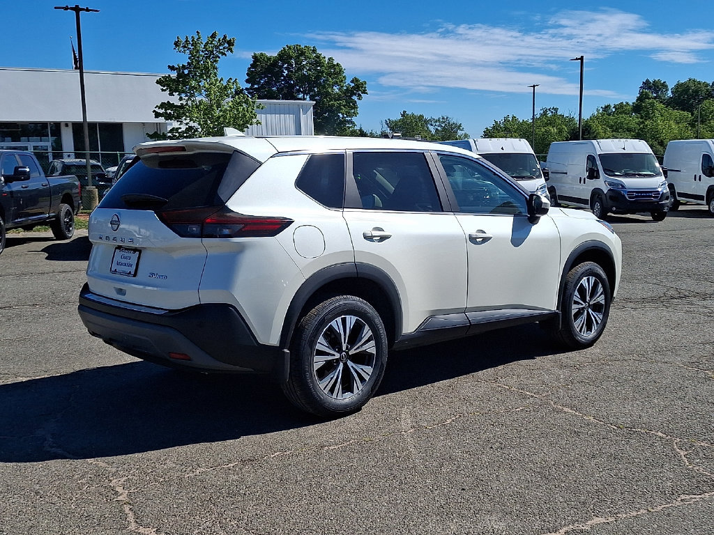 Used 2023 Nissan Rogue SV AWD/4WD image 9