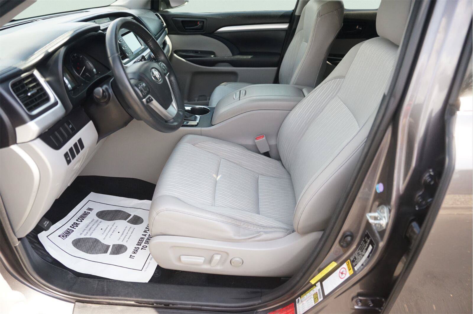 Used 2015 Toyota Highlander Plus FWD image 9