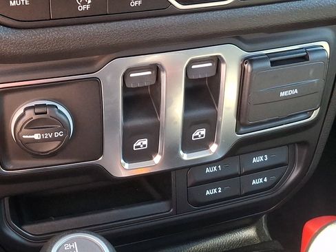 Used 2025 Jeep Wrangler Sport AWD/4WD image 24