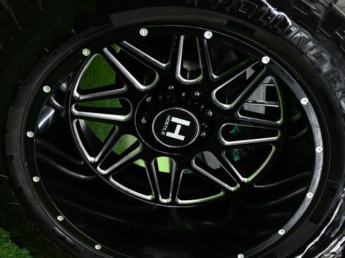 Used 2016 Ford F250 Platinum w/ FX4 Off-Road Package image 11