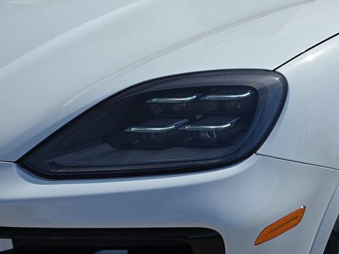 New 2026 Porsche Cayenne Coupe AWD/4WD image 30