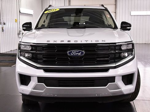 Used 2025 Ford Expedition Max Platinum image 2