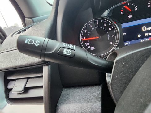 Used 2024 GMC Terrain SLT image 39