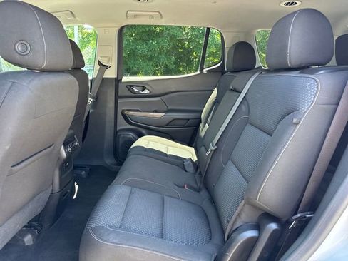 Used 2023 GMC Acadia SLE FWD image 11