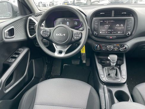 Used 2025 Kia Soul LX image 8