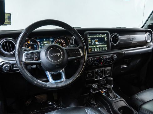 Used 2019 Jeep Wrangler Unlimited Sahara AWD/4WD image 4