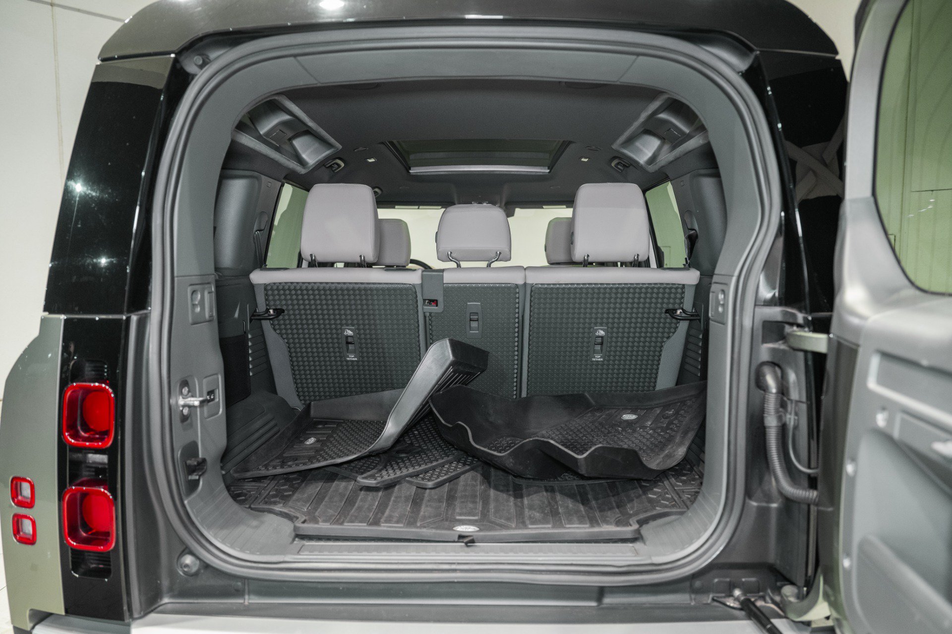 Used 2022 Land Rover Defender 110 SE AWD/4WD image 9