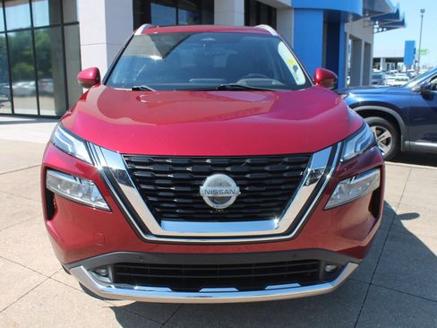 Used 2021 Nissan Rogue Platinum FWD image 2