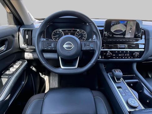 Certified 2025 Nissan Pathfinder SL w/ SL Premium Package AWD/4WD image 5