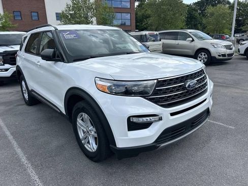Used 2023 Ford Explorer XLT w/ Equipment Group 202A AWD/4WD image 3