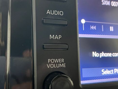 Used 2021 Toyota RAV4 XLE Premium image 10