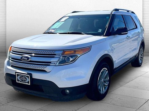 Used 2014 Ford Explorer XLT w/ Equipment Group 202A image 3