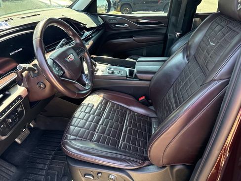Used 2022 Cadillac Escalade Sport Platinum w/ LPO, ONYX Package AWD/4WD image 4