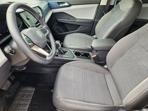 New 2024 Volkswagen Taos SE image 9