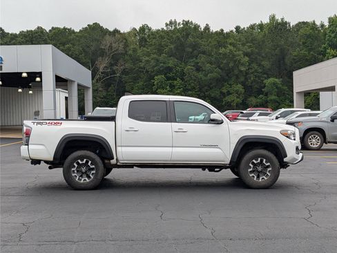 Used 2022 Toyota Tacoma TRD Off-Road w/ Technology Package AWD/4WD image 7