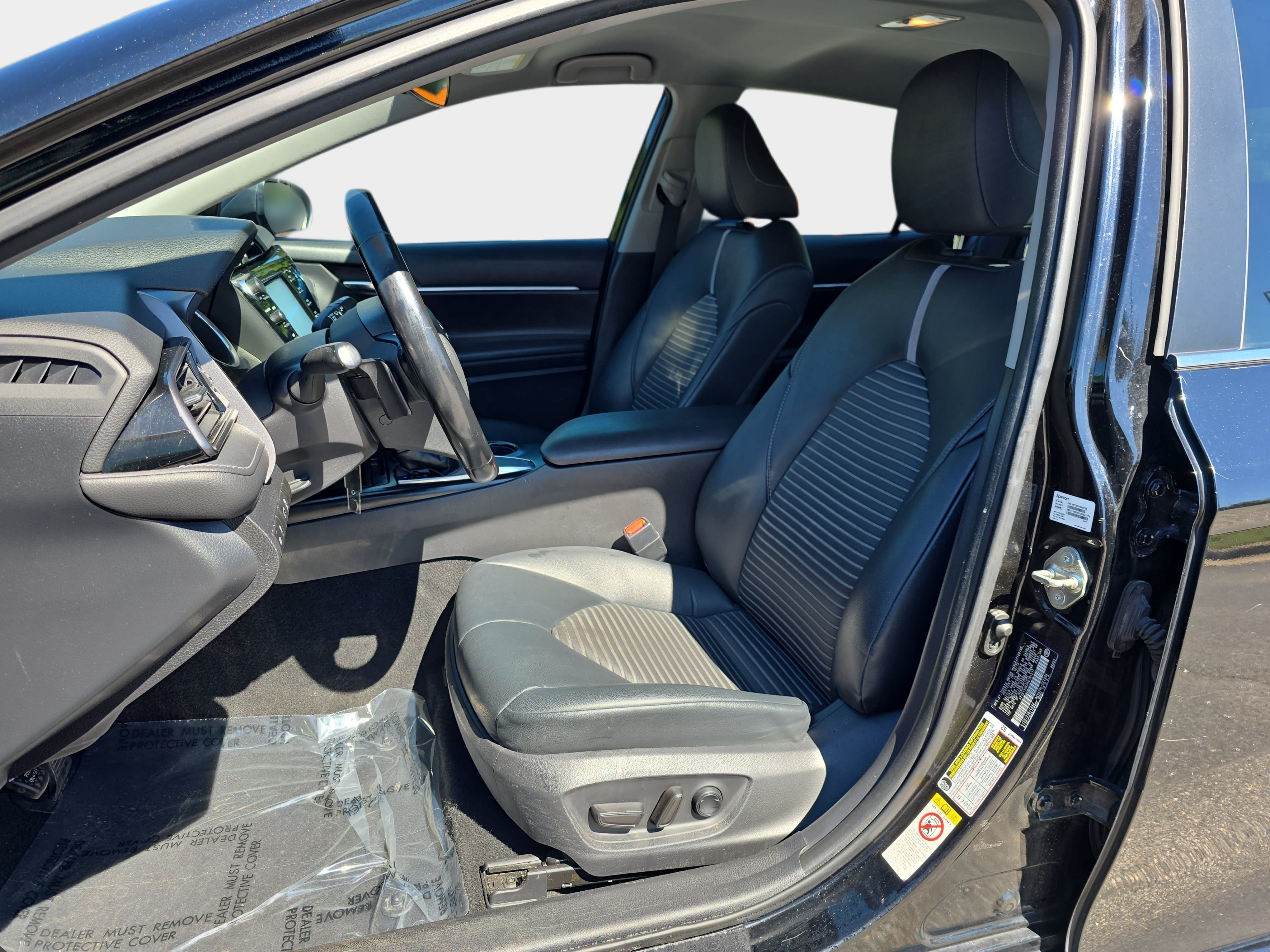 Used 2019 Toyota Camry SE FWD image 12