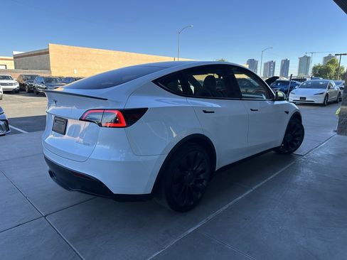 Used 2022 Tesla Model Y Performance image 3