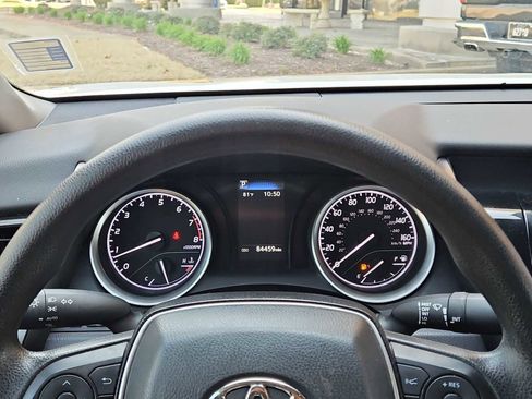 Used 2022 Toyota Camry LE image 33