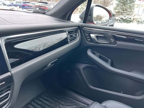 Used 2025 Porsche Macan Turbo image 71