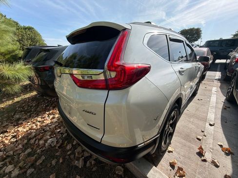 Used 2018 Honda CR-V Touring image 3