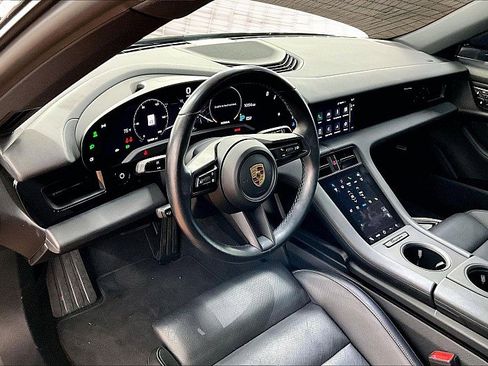 Used 2021 Porsche Taycan image 13