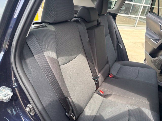 Used 2025 Toyota RAV4 XLE AWD/4WD image 28