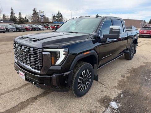 Used 2024 GMC Sierra 3500 Denali Ultimate AWD/4WD image 3