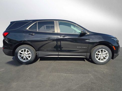 Used 2024 Chevrolet Equinox LS w/ LS Convenience Package image 2