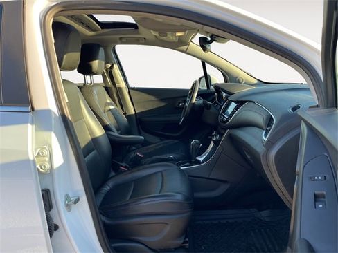 Used 2020 Chevrolet Trax Premier w/ LPO, Cargo Package image 15