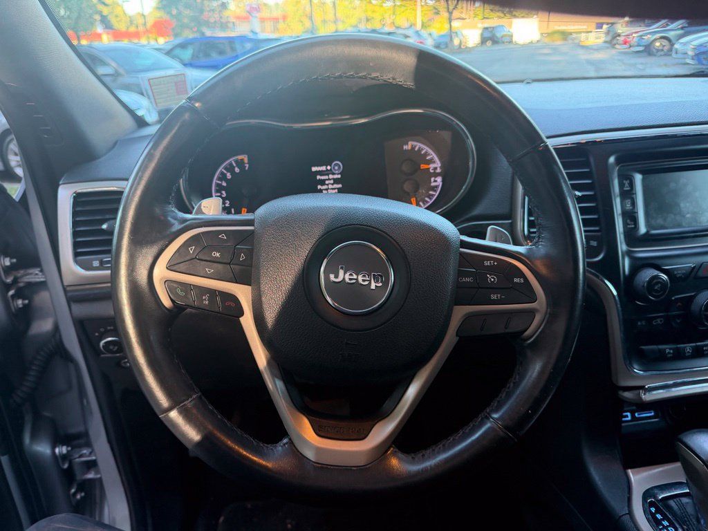 Used 2017 Jeep Grand Cherokee Laredo AWD/4WD image 15