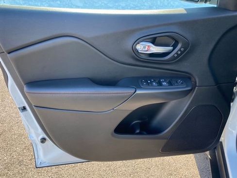 Used 2022 Jeep Cherokee Trailhawk w/ Sun, Sound & Nav Group image 11