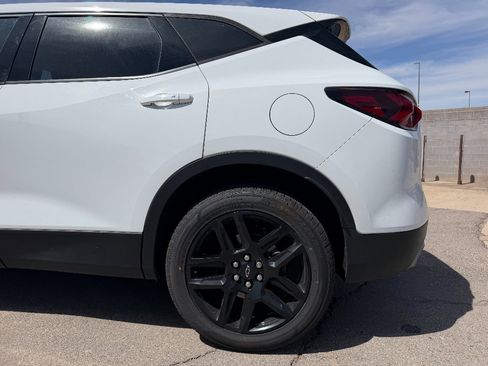 Used 2021 Chevrolet Blazer LT w/ LPO, Black Accent Package FWD image 10
