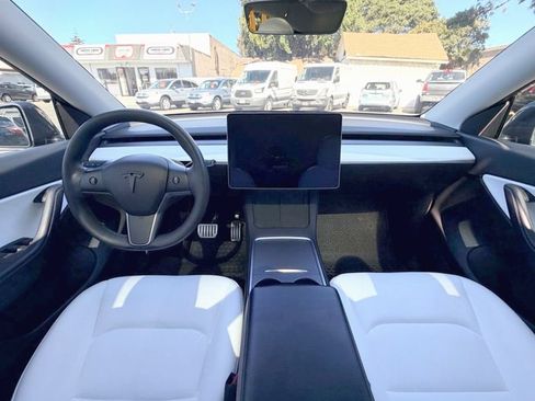 Used 2022 Tesla Model Y Performance AWD/4WD image 23