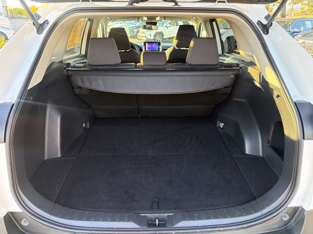 Used 2025 Toyota RAV4 XLE AWD/4WD image 18