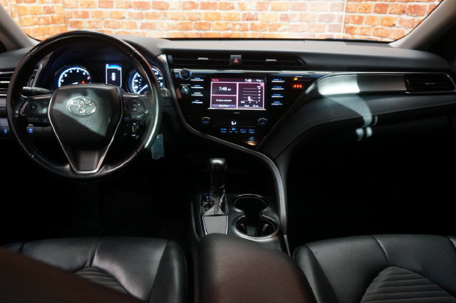 Used 2020 Toyota Camry SE FWD image 10