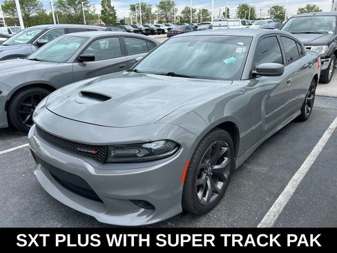 Used 2018 Dodge Charger SXT Plus RWD image 2