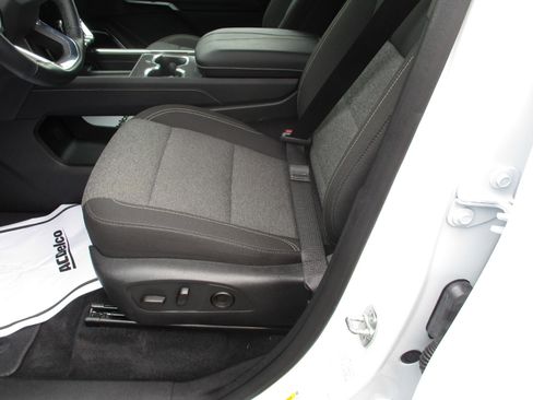 Used 2025 GMC Acadia Elevation image 11