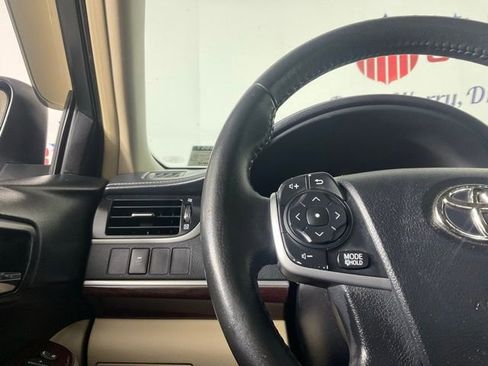 Used 2013 Toyota Camry XLE w/ Leather Pkg image 25