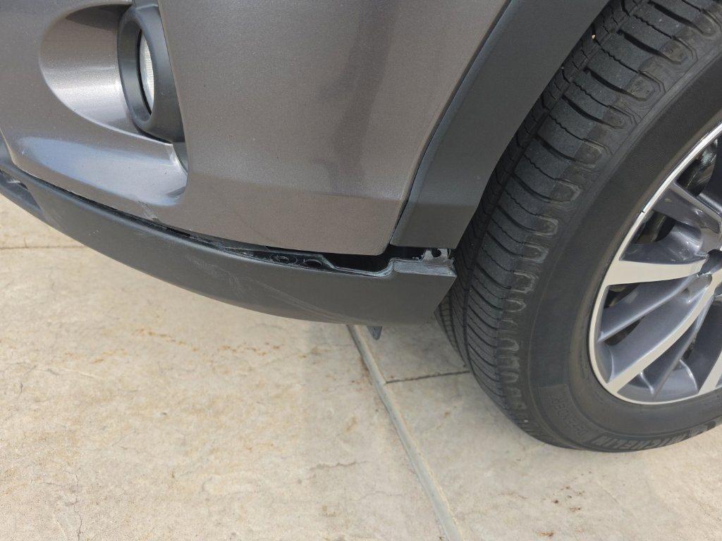 Used 2019 Toyota Highlander XLE FWD image 9