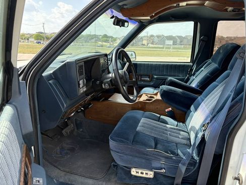 Used 1993 Chevrolet Suburban 2WD image 12