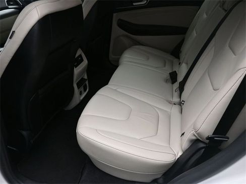 Used 2021 Ford Edge Titanium image 21