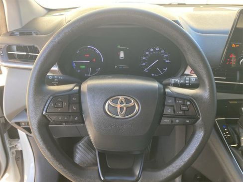 Used 2023 Toyota Sienna LE image 20